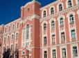 Побив металевою трубою і серйозно травмував: У Києві охоронець Олександрівської лікарні напав на чоловіка (фото, відео)