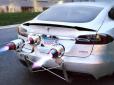 Британський умілець приладнав до Tesla Model S три реактивних двигуни. Що з цього вийшло (відео)